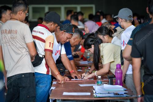 SUMBANGAN CARSOME MANGSA KEBAKARAN