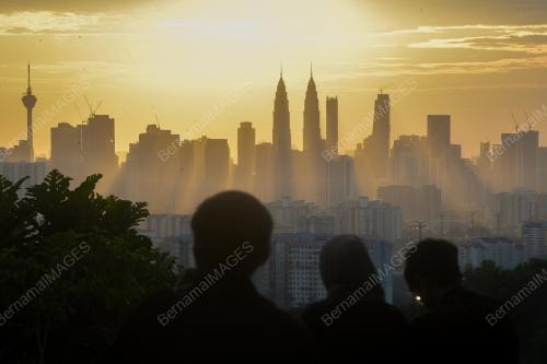 MATAHARI TERBENAM