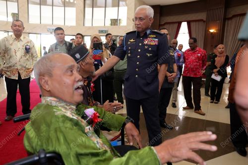 TAN SRI AFFENDI BUANG