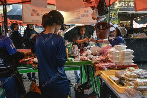 BAZAR RAMADAN HUJAN