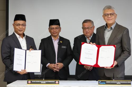 DATUK DR MOHD NA'IM MOKHTAR