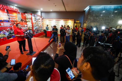 DATUK DR ASYRAF WAJDI DUSUKI
