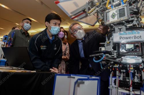 DATUK SERI DR ADHAM BABA
