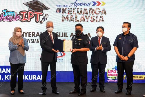 DATUK SERI ISMAIL SABRI YAAKOB