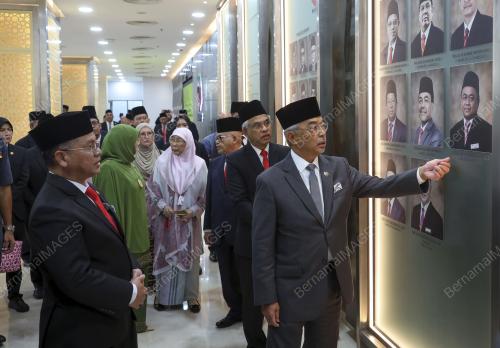 AL-SULTAN ABDULLAH RI'AYATUDDIN AL-MUSTAFA BILLAH SHAH