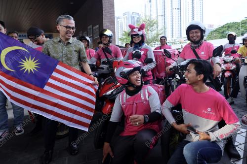 FAHMI FADZIL