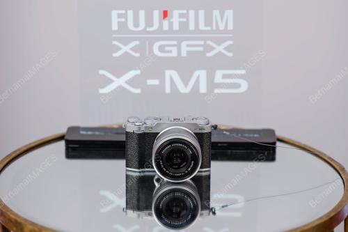 FUJIFILM X-M5
