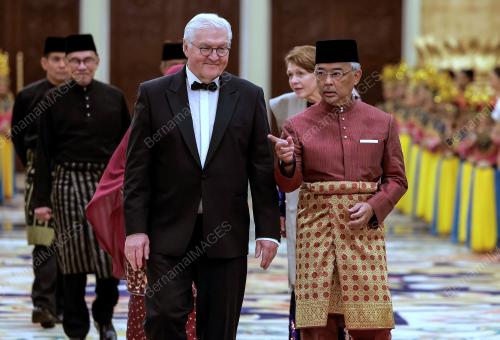 AL-SULTAN ABDULLAH RI'AYATUDDIN AL-MUSTAFA BILLAH SHAH