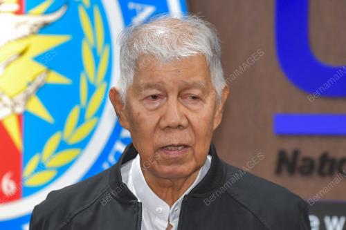 DATUK AZZAT KAMALUDIN