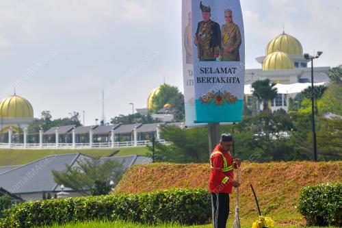 BAHANG ISTIADAT PERTABALAN
