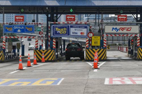 PENGGUNAAN KAD DEBIT DI PLAZA TOL