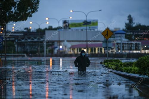 TINJAUAN BANJIR DI LEBUHRAYA PERSEKUTUAN