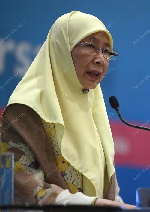 DATUK SERI DR WAN AZIZAH WAN ISMAIL
