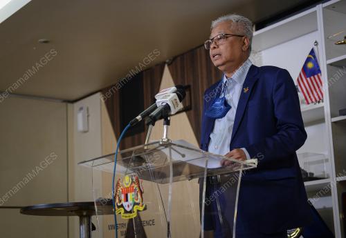 DATUK SERI ISMAIL SABRI YAAKOB