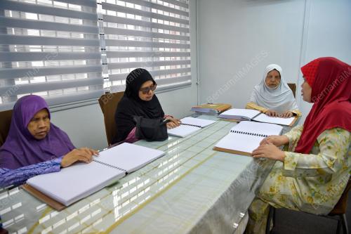GOLONGAN BUTA YANG CELIK AL-QURAN