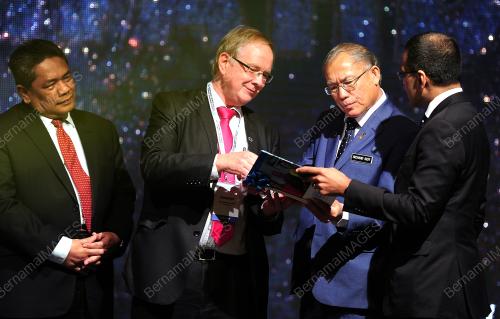 KL55_23112016_AWARDS
