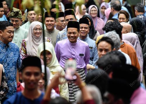 NIK NAZMI NIK AHMAD