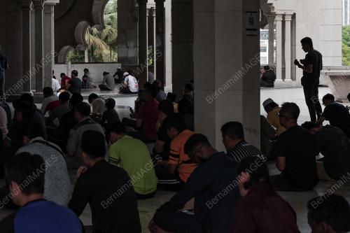 SOLAT JUMAAT PERTAMA PADA MAAL HIJRAH 1447