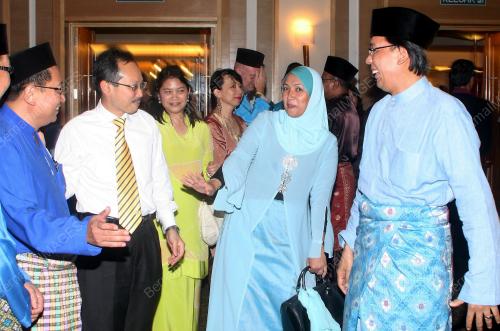CELCOM DAN AXIATA