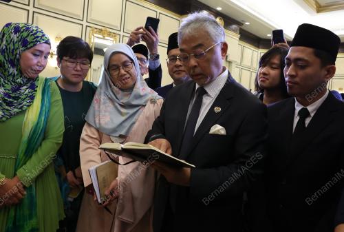 AL-SULTAN ABDULLAH RI'AYATUDDIN AL-MUSTAFA BILLAH SHAH