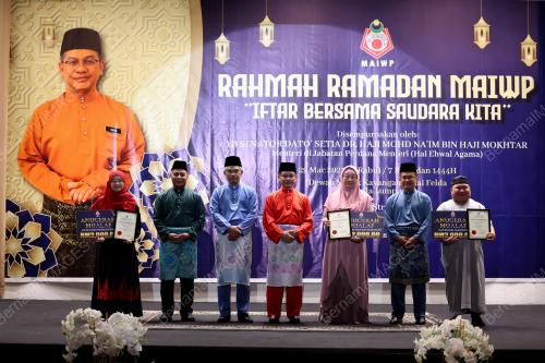 SENATOR DATUK DR NA'IM MOKHTAR
