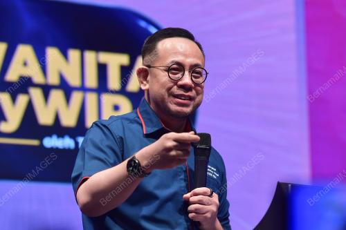 STEVEN SIM