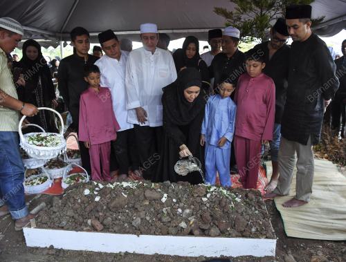 KL56_05102017_DATUK_MAZNAH_BN201710047484