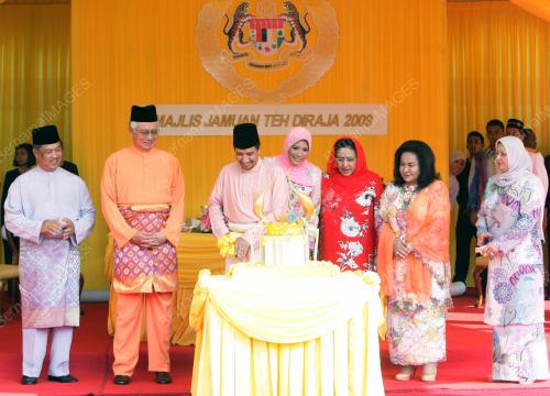 TUANKU MIZAN ZAINAL ABIDIN