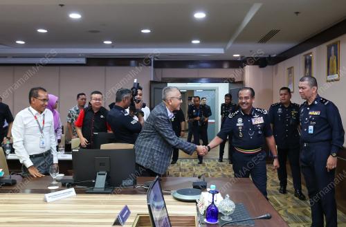 TAN SRI RAZARUDIN HUSAIN