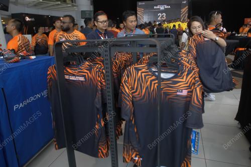KL56_06112019_JERSI_BN201911026306