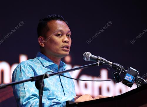NIK NAZMI NIK AHMAD