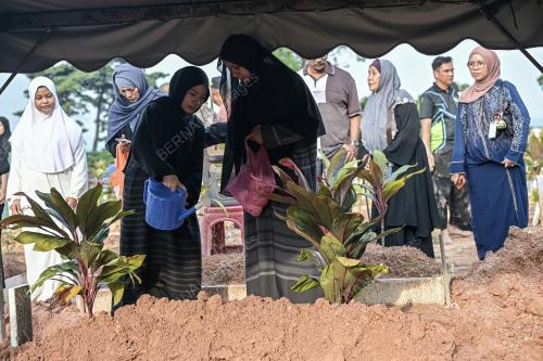 PENGEBUMIAN JENAZAH DATUK JAILANI HARUN