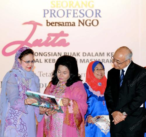 KL56_08112012_JUITA