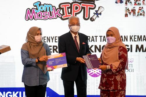 DATUK SERI ISMAIL SABRI YAAKOB