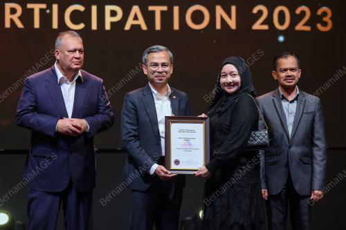 FAHMI FADZIL