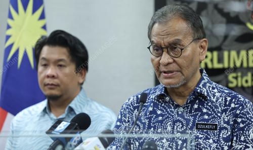 DATUK SERI DR DZULKEFLY AHMAD