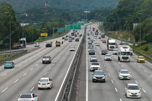 TINJAUAN ALIRAN TRAFIK LEBUHRAYA UTARA SELATAN