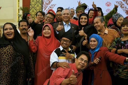 KL56_15112017_SANTAI_UMNO_BN201711151231