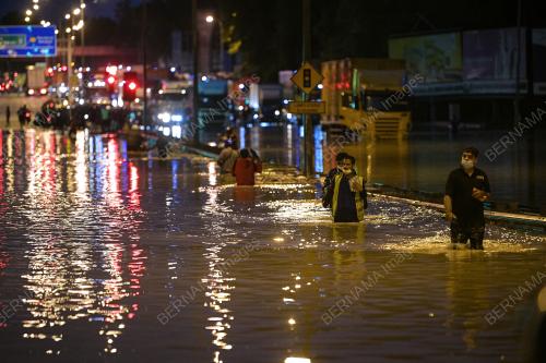 TINJAUAN BANJIR DI LEBUHRAYA PERSEKUTUAN