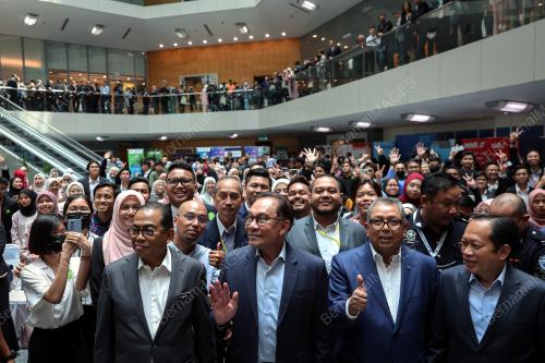 DATUK SERI ANWAR IBRAHIM