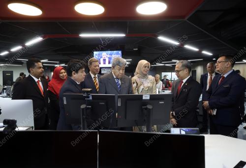 SULTAN SELANGOR SULTAN SHARAFUDDIN IDRIS SHAH