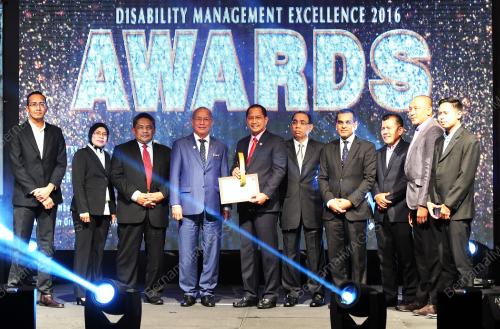 KL56_23112016_AWARDS