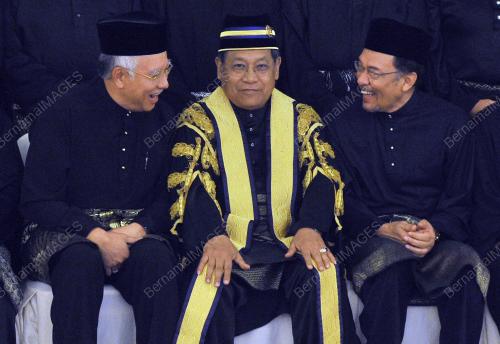 KL56_24062013_PM_ANWAR