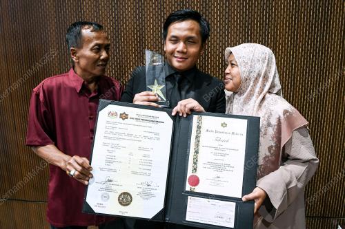 NIK MUHAMAD AHNAF RUJHIEE BIN RAJA ANUAR