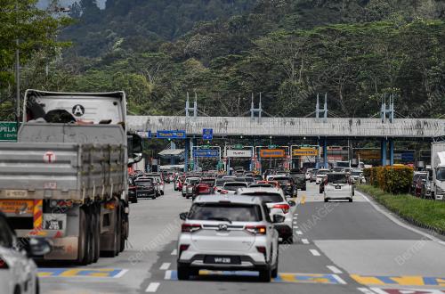 TINJAUAN ALIRAN TRAFIK TOL GOMBAK