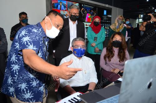 DATUK SERI DR ADHAM BABA