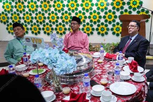 DATUK SERI IR DR ZAINI UJANG