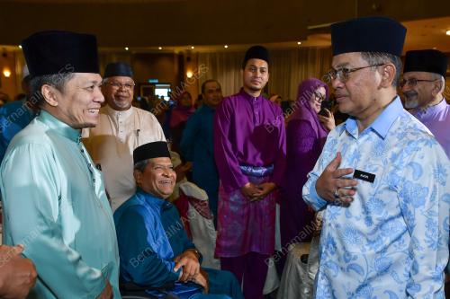 DATUK DR MOHD NAÃ•IM MOKHTAR