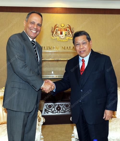 KL57_02102013_PANDIKAR