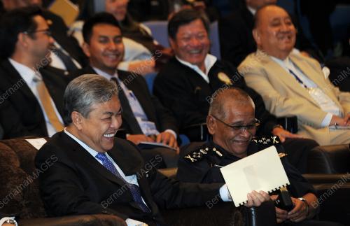 KL57_03112015_MEJA_BULAT